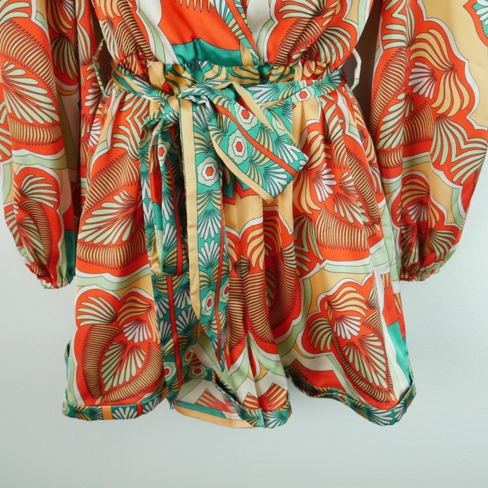 Elliatt NWT Neomi Romper Orange Green Floral Retro Long Sleeve Satin Resort M - Picture 9 of 13